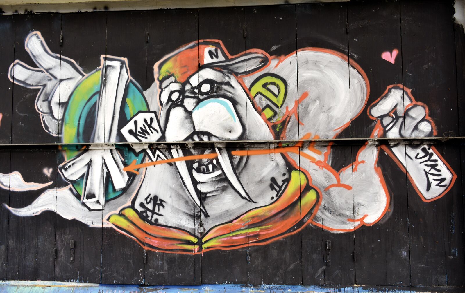 Nikon D5200 sample photo. Graffiti, street art, mural photography
