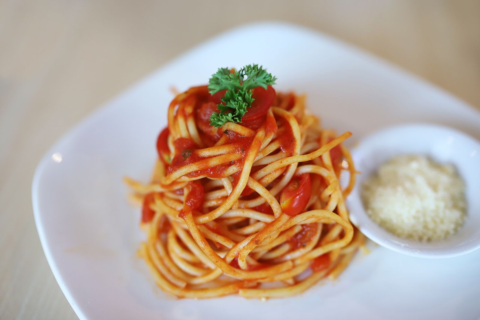 Canon EOS 6D Mark II sample photo. Spaghetti, tomato sauces, pasta photography