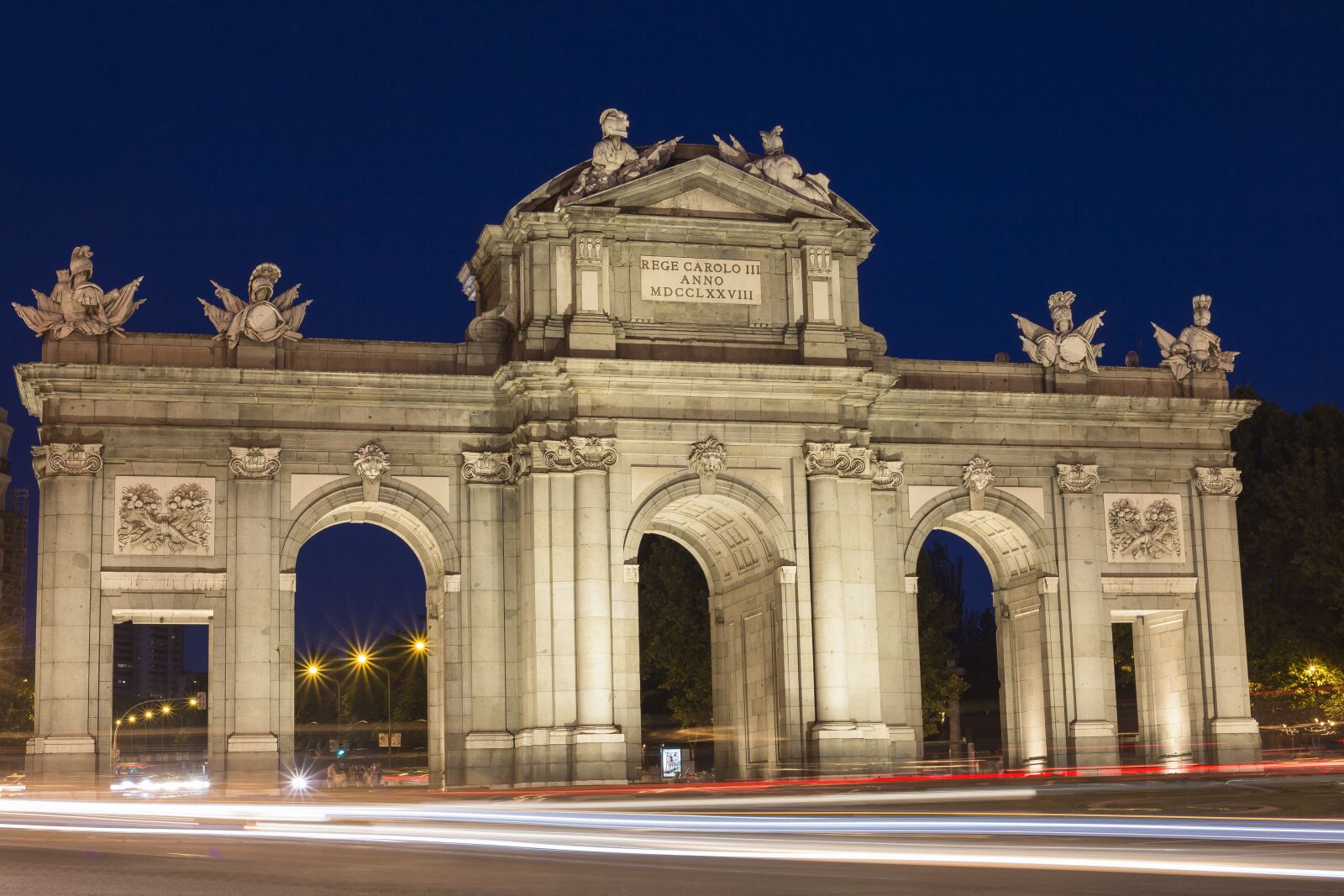 Canon EOS 6D + Canon EF 50mm F1.8 STM sample photo. Architecture, night, city photography