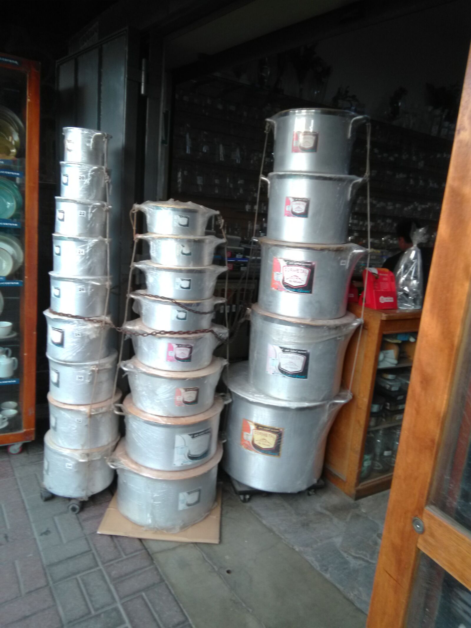 HMD Global Nokia 2 sample photo. Aluminum pots, pots with photography