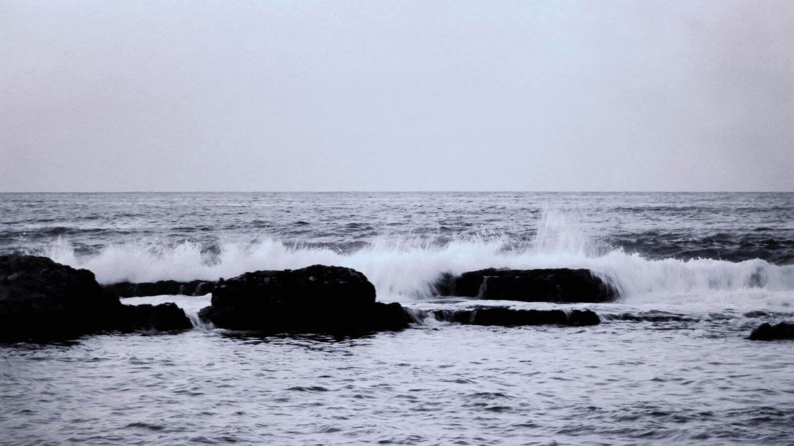 Sony DSC-WX100 sample photo. Rocks, sea, waves photography