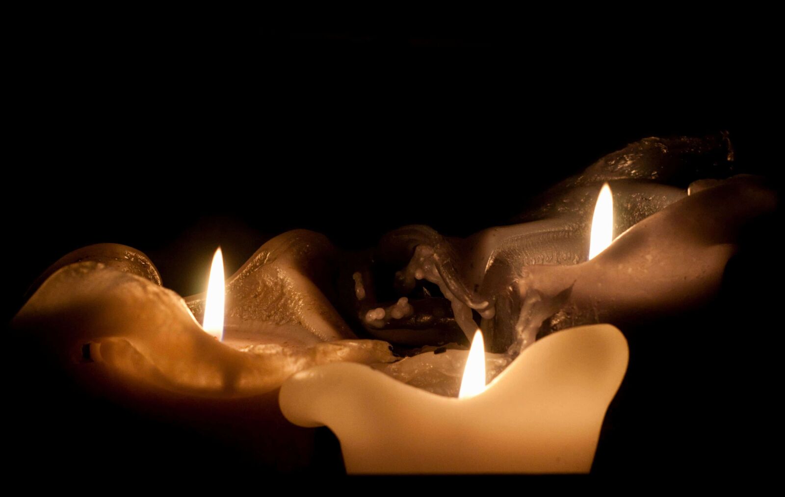Nikon D300 sample photo. Candlelight, religion, dark, wax photography