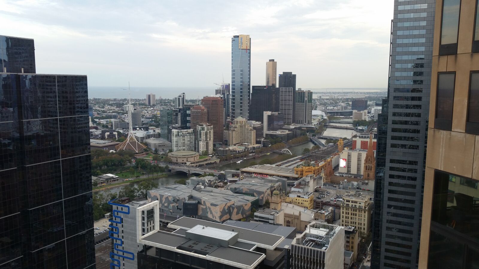 Samsung Galaxy S5 sample photo. Cities, city, city, centre photography