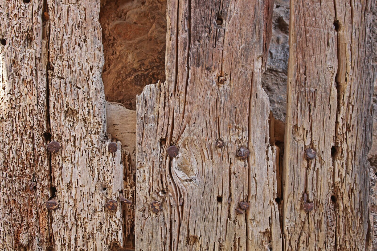 Canon EOS 700D (EOS Rebel T5i / EOS Kiss X7i) sample photo. Old wood, antique wood photography