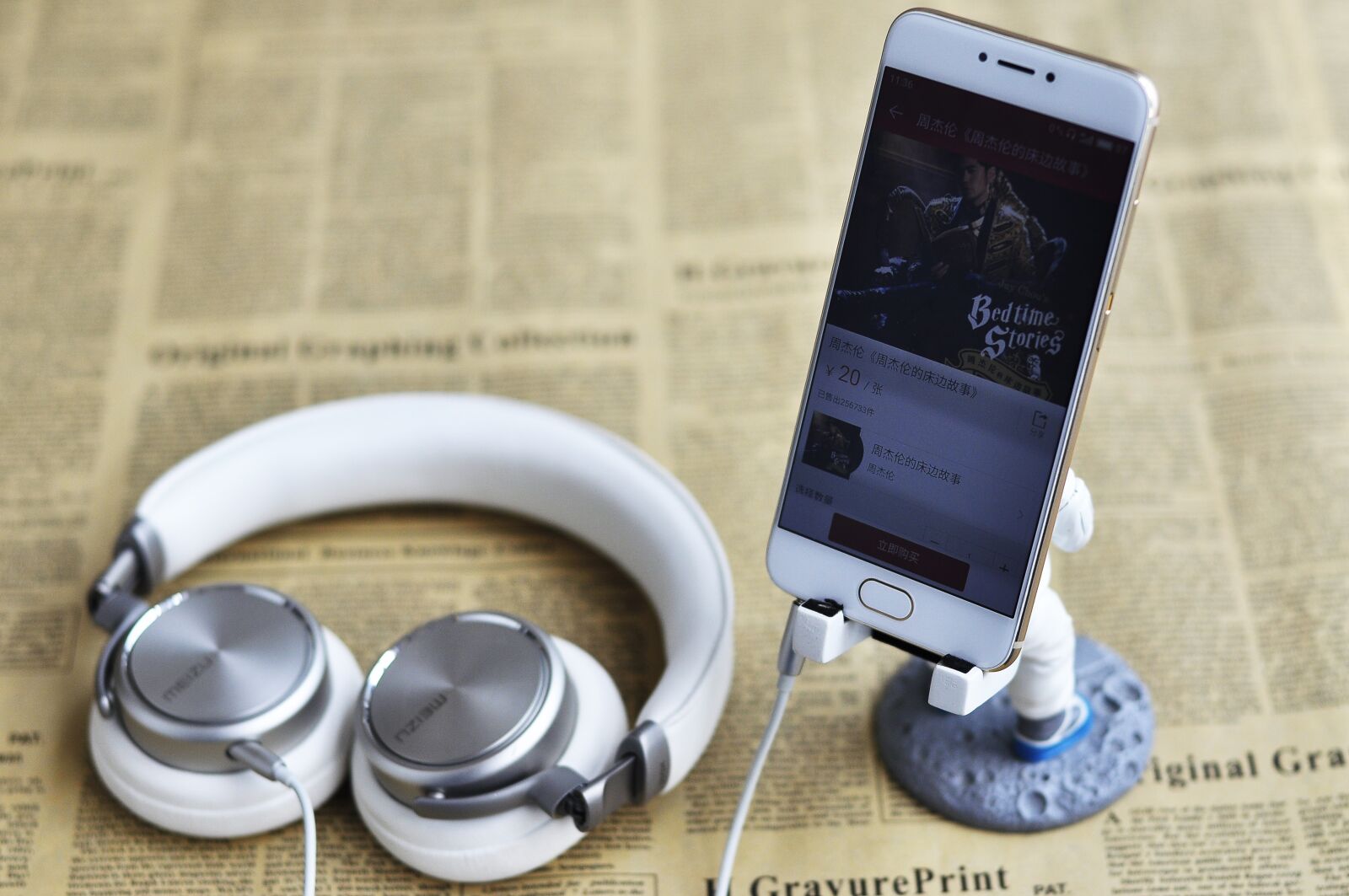 Nikon D90 sample photo. Headphones, headset, mobile photography