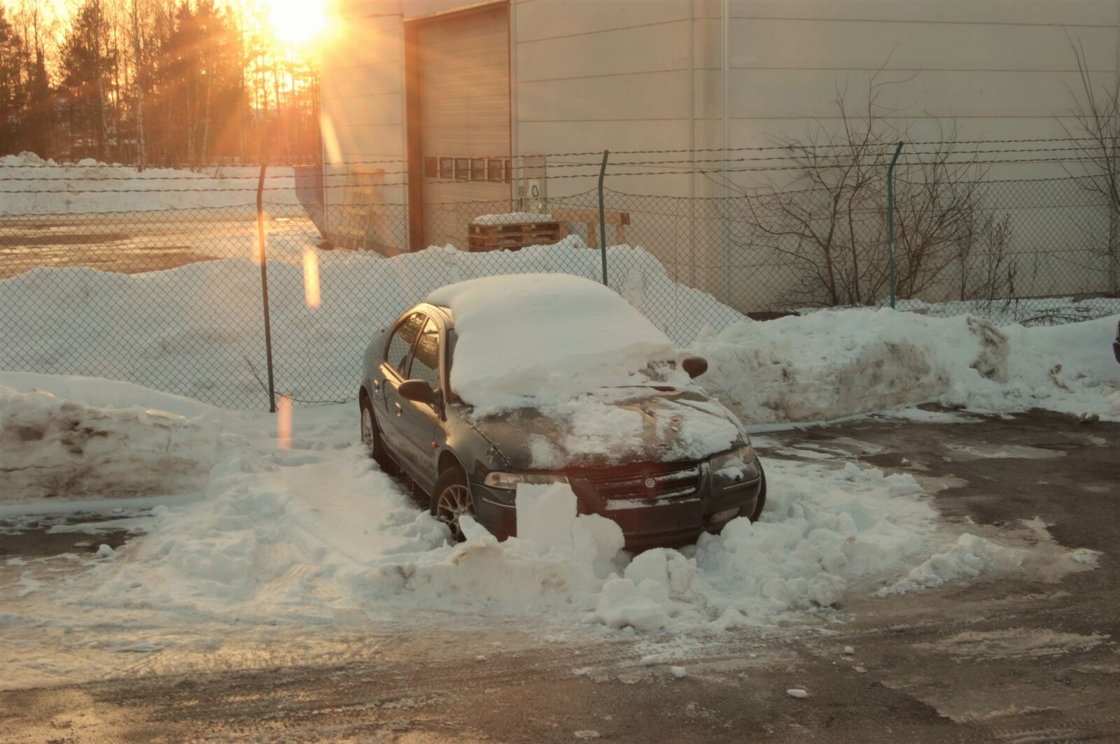Nikon D40 sample photo. Broken, car, chrysler, fence photography