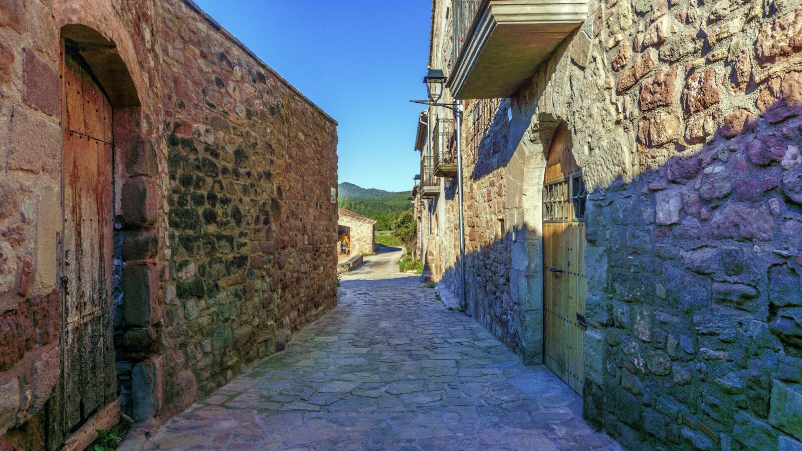 Sony E 16-50mm F3.5-5.6 PZ OSS sample photo. Architecture, old, wall photography