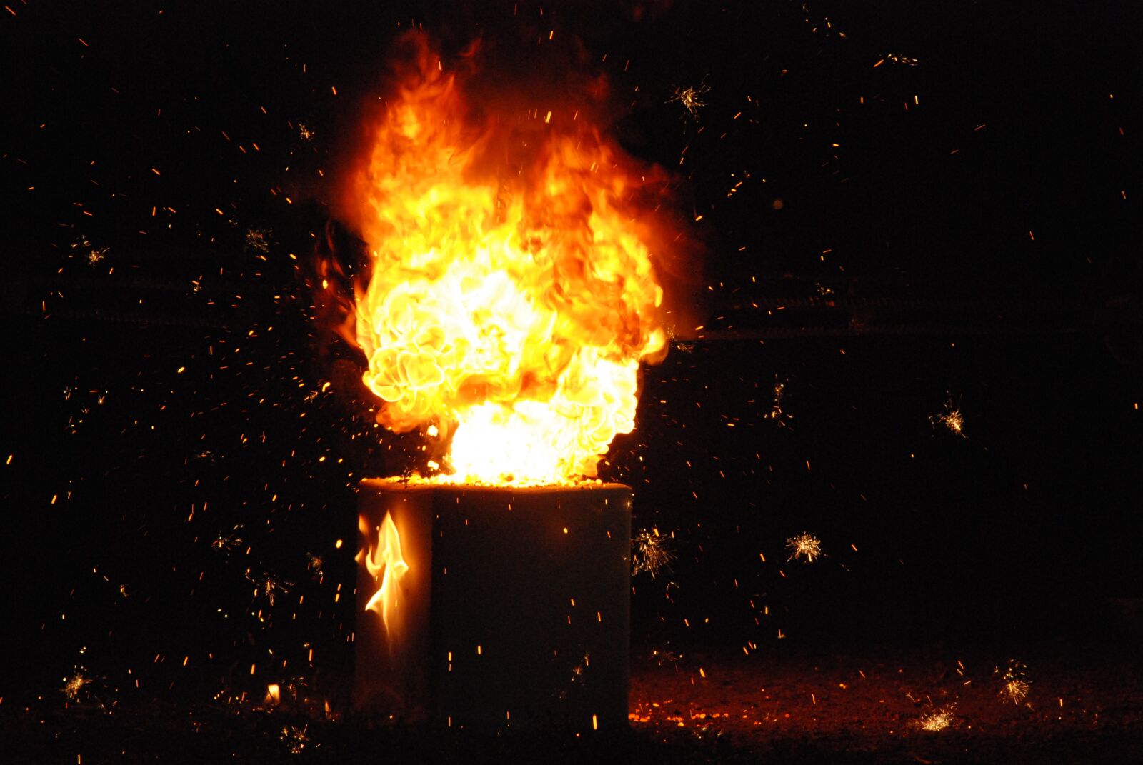 Nikon D80 sample photo. Fire, flames, explosion photography