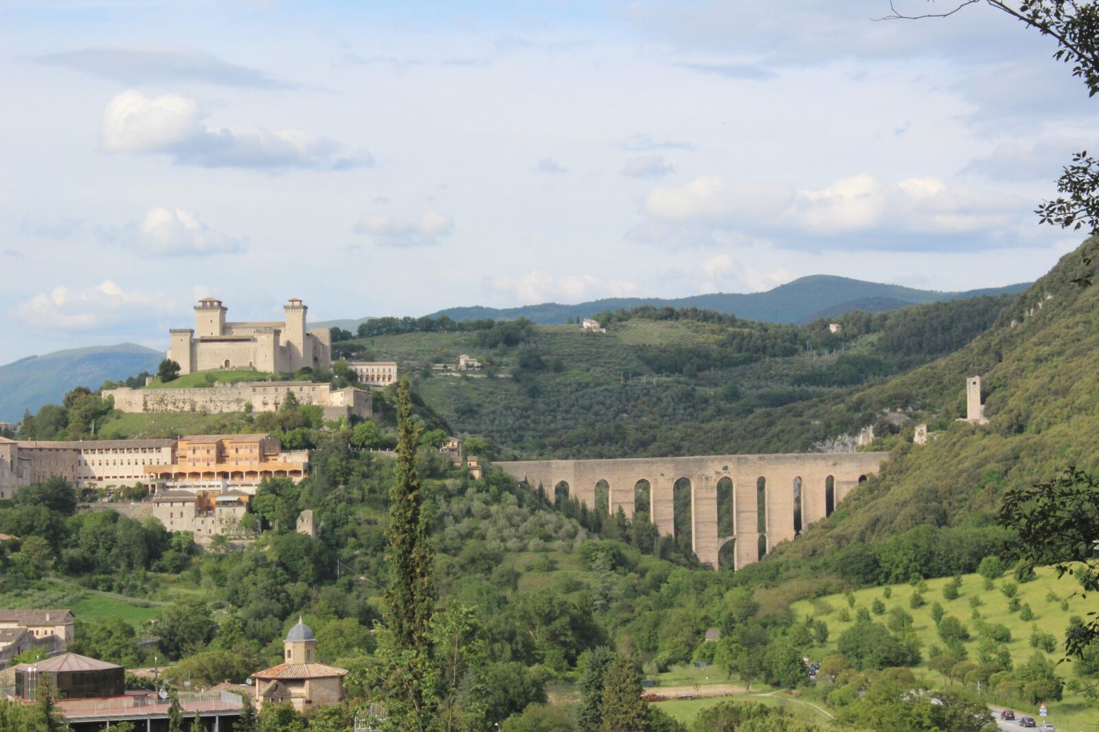 Canon EOS 1200D (EOS Rebel T5 / EOS Kiss X70 / EOS Hi) sample photo. Umbria, spoleto, landscape photography