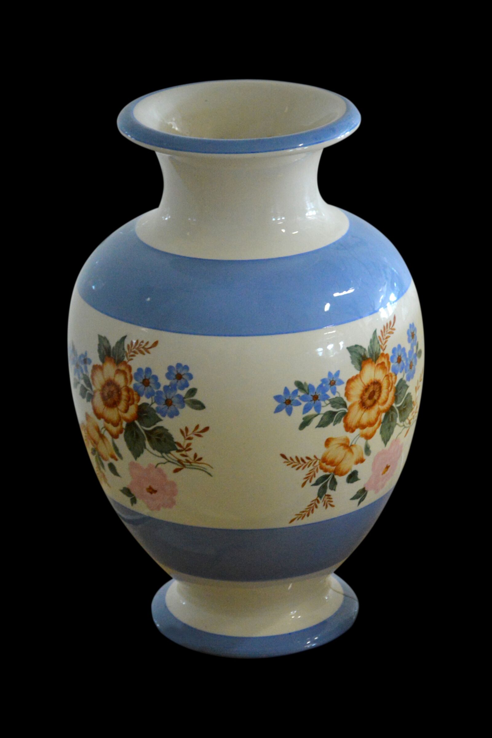 Nikon D3200 sample photo. Flower vase, porcelain, vase photography