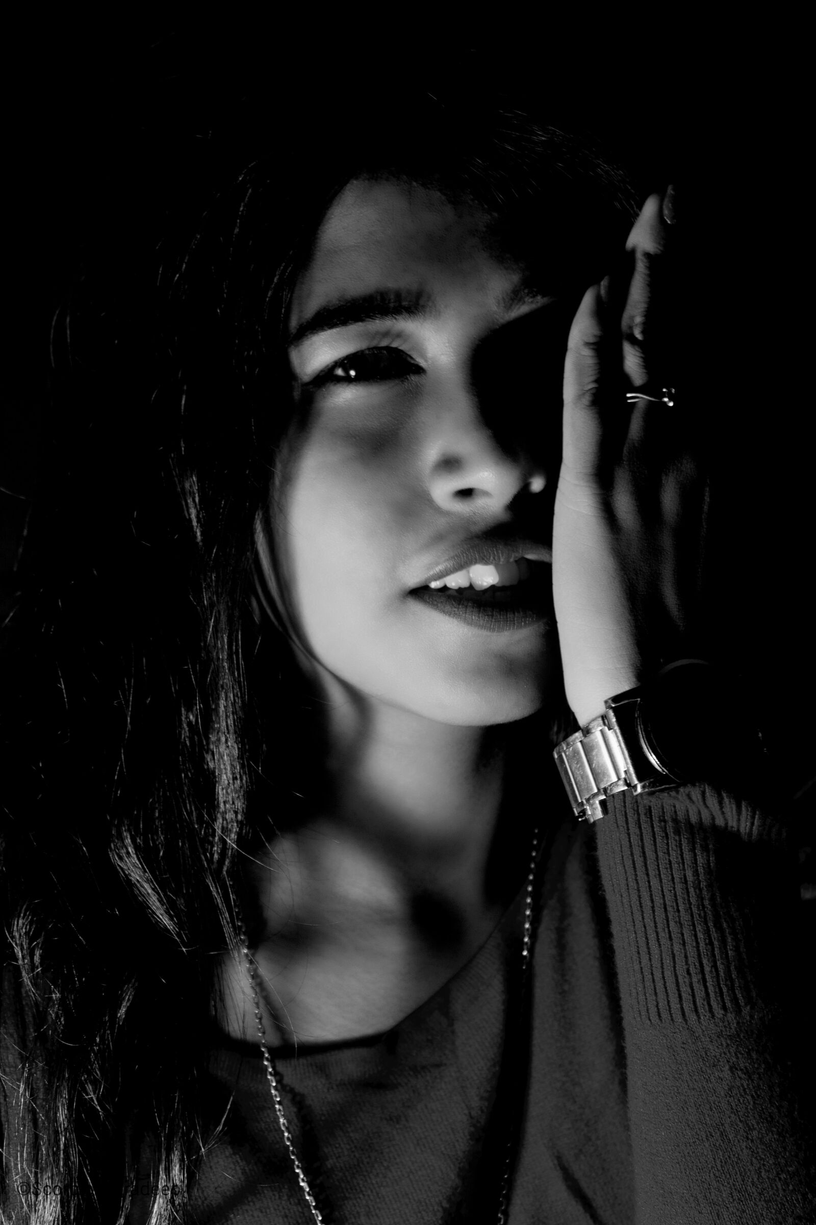 Canon EOS 1300D (EOS Rebel T6 / EOS Kiss X80) sample photo. Black, white, shine photography