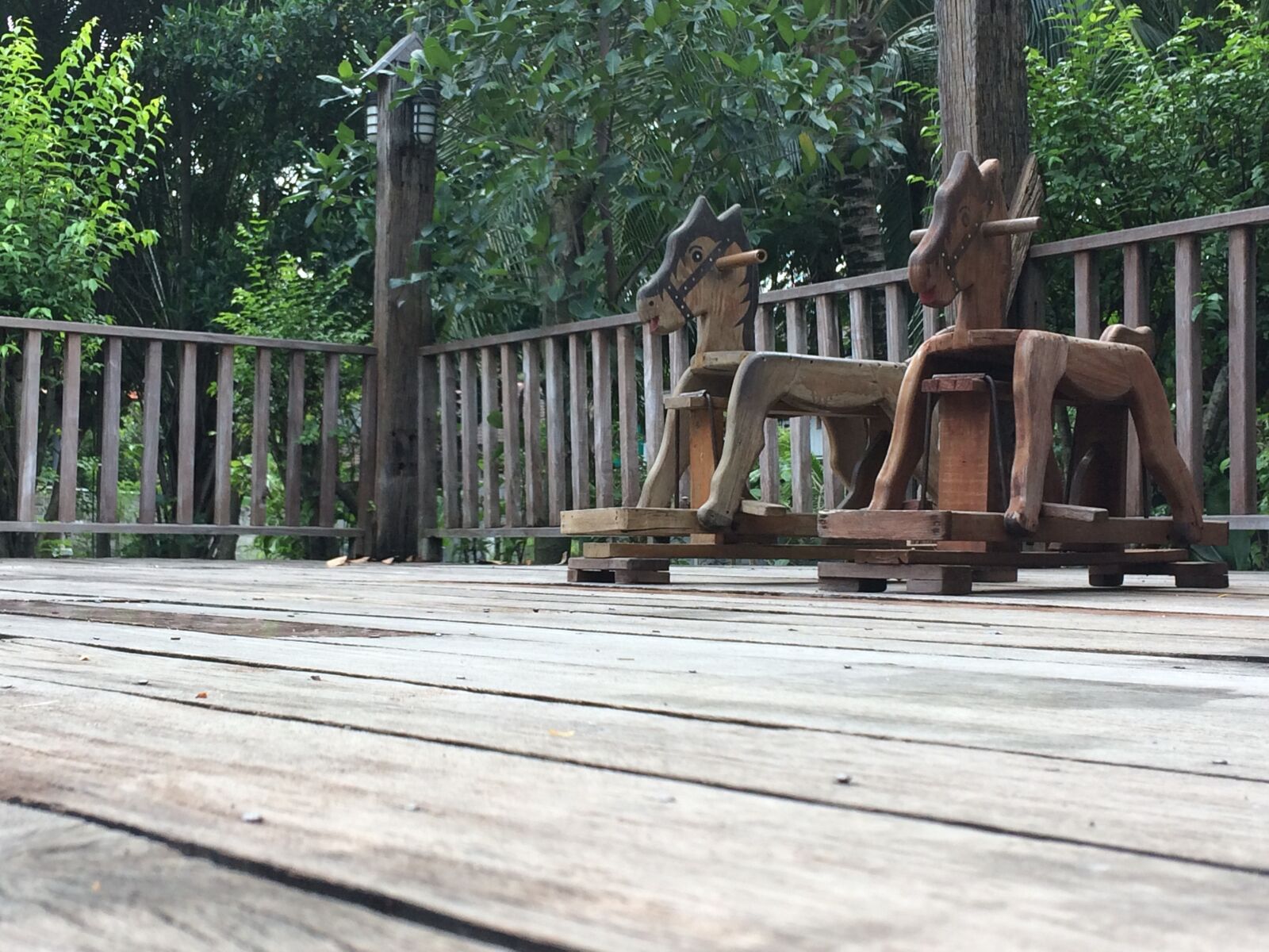 iPhone 5s back camera 4.15mm f/2.2 sample photo. Horse, horse toys, terrace photography
