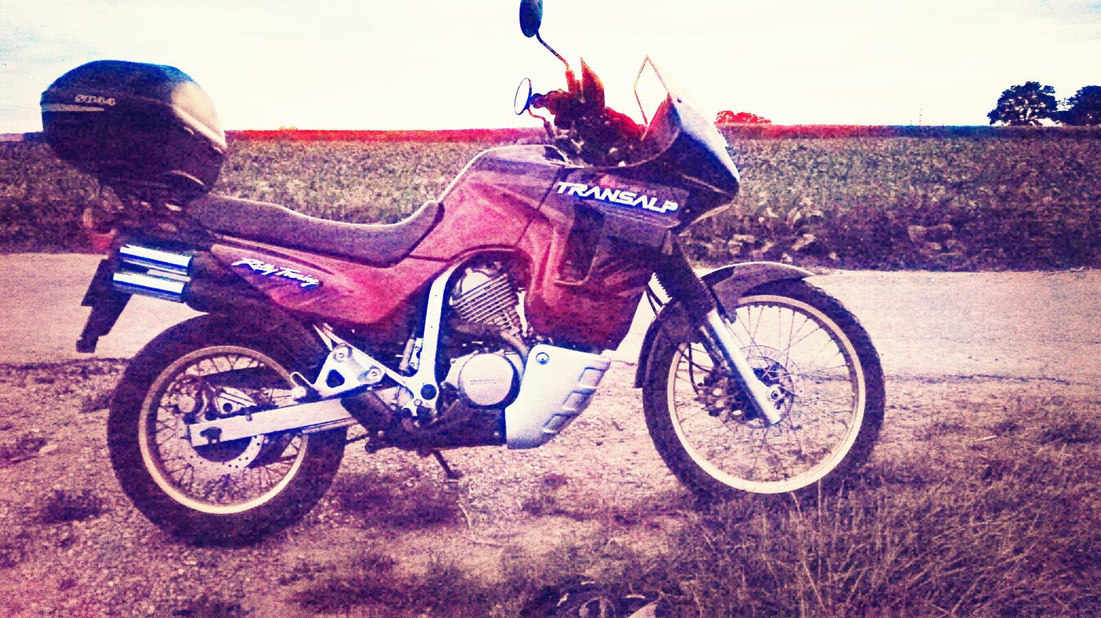 HUAWEI P8 sample photo. Motorcycle, honda, red photography