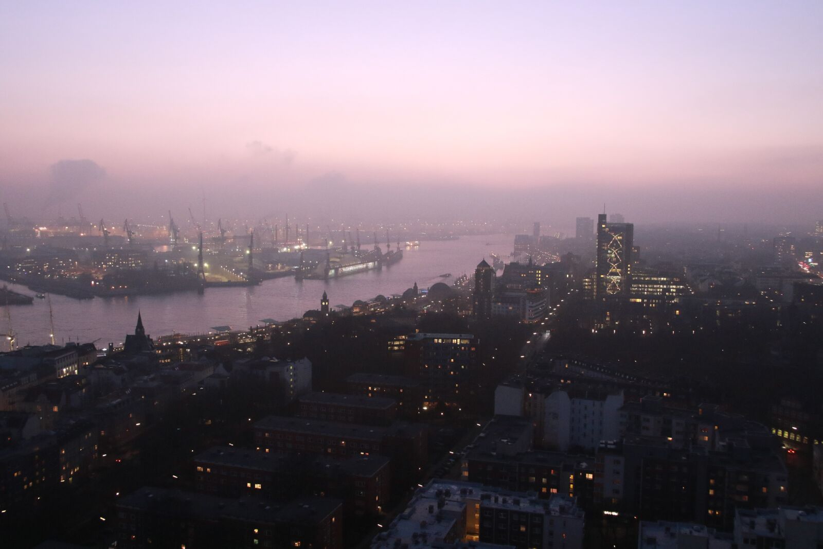 Canon EOS 7D Mark II sample photo. Hamburg, fog, haze photography