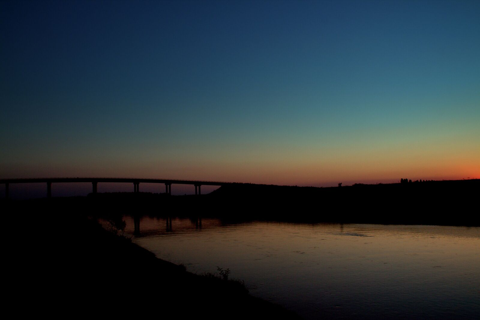 Canon EOS 700D (EOS Rebel T5i / EOS Kiss X7i) sample photo. In the evening, bridge photography