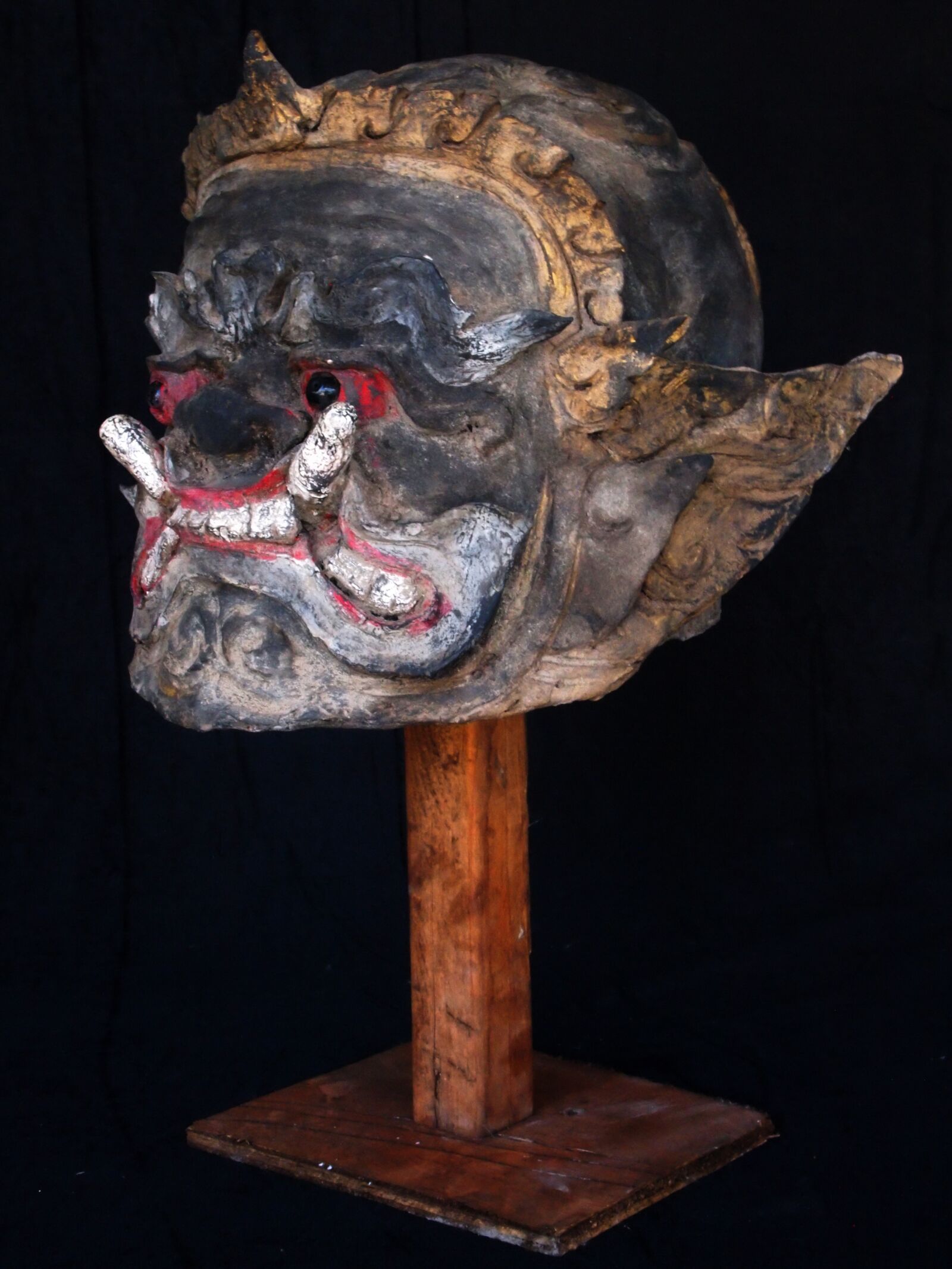 Olympus PEN E-PL1 sample photo. Giant, mask, thai photography