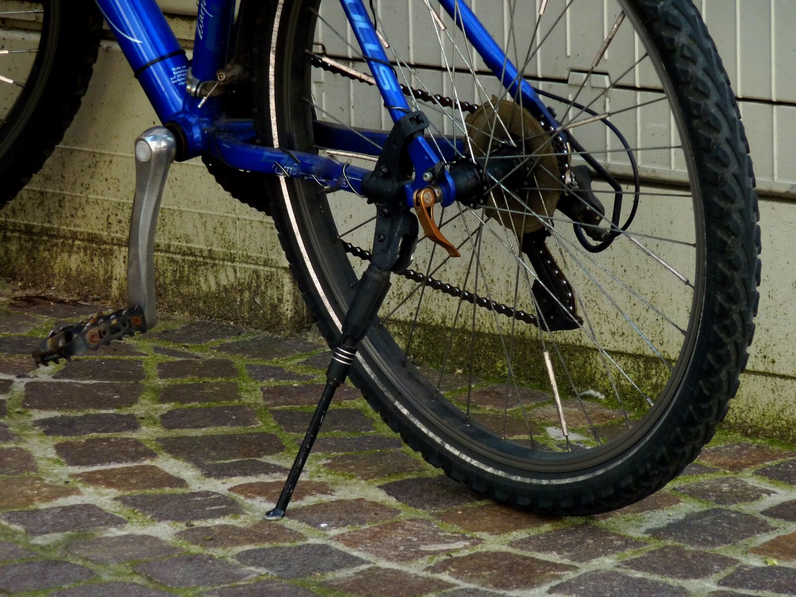 Panasonic DMC-TZ7 sample photo. Wheel, bike, cycling photography