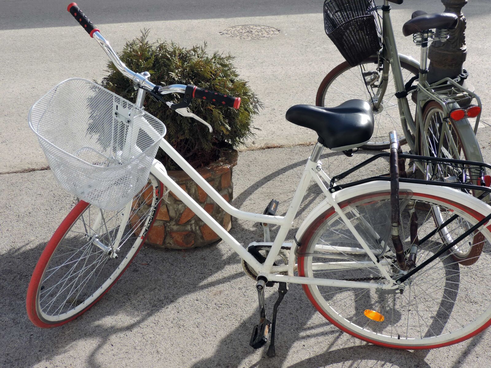 Nikon Coolpix P520 sample photo. Urban area, device, bike photography