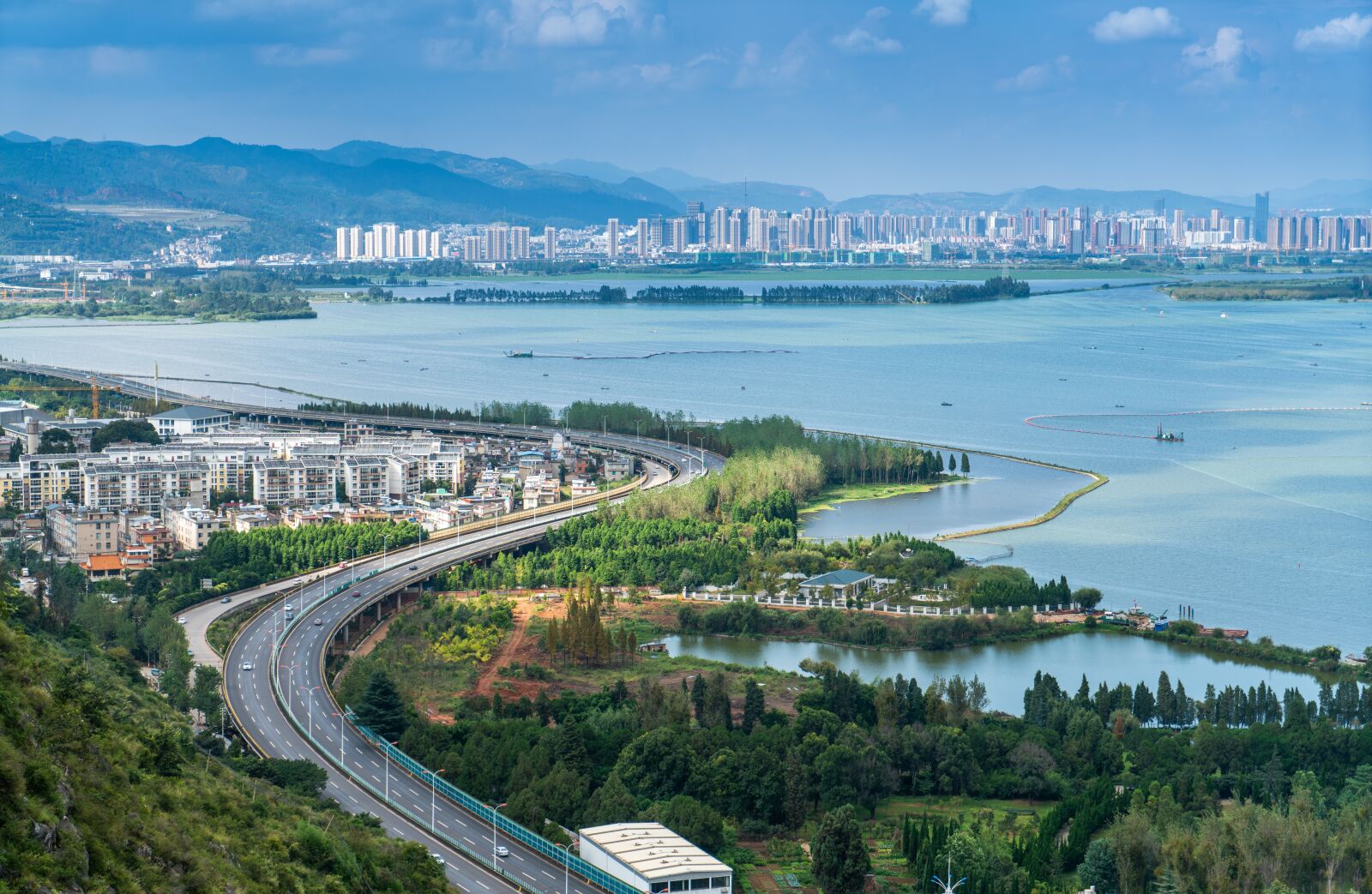 Sony a7R II + Sony Vario Tessar T* FE 24-70mm F4 ZA OSS sample photo. Highway, in yunnan province photography
