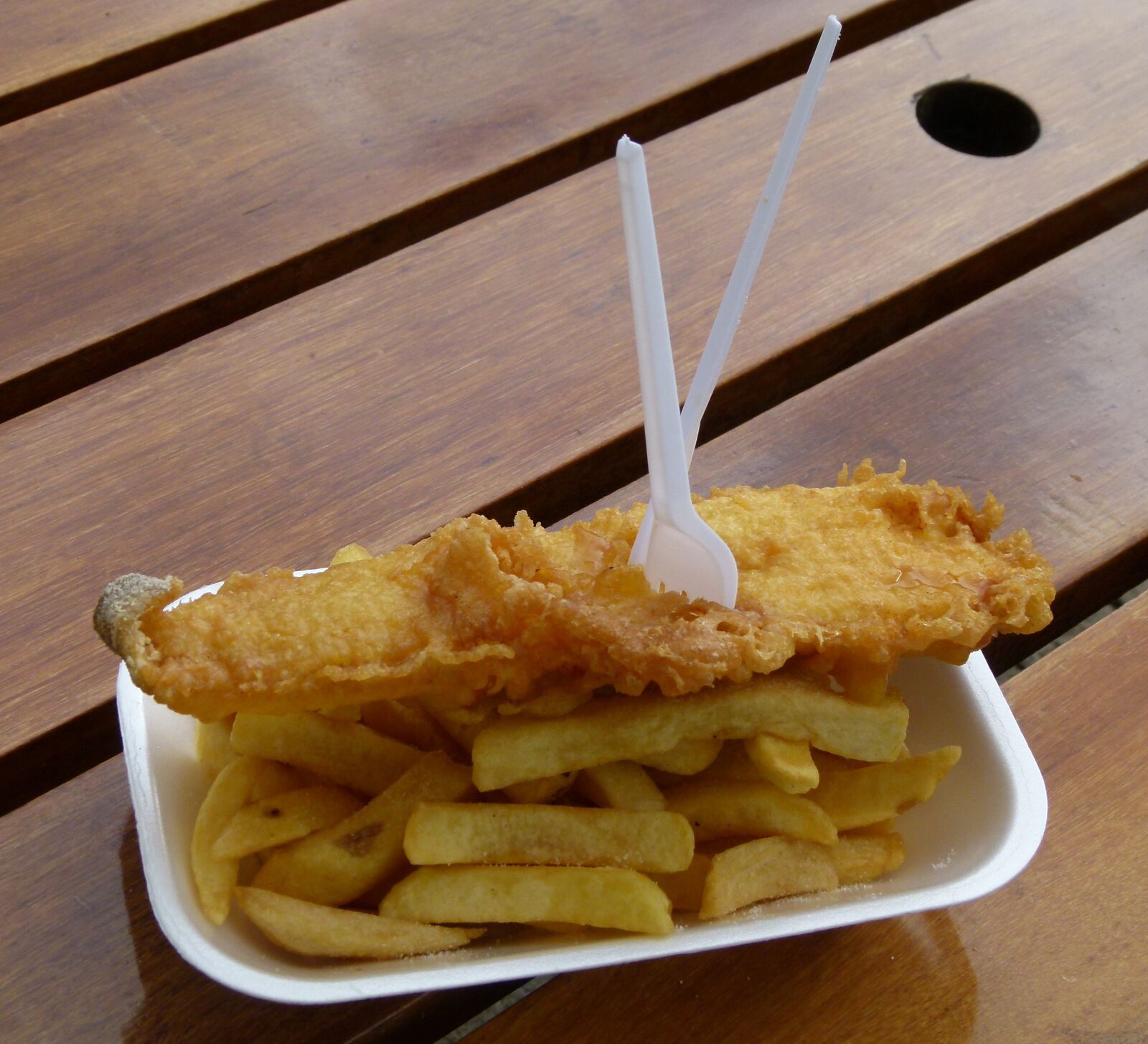 Panasonic Lumix DMC-FZ100 sample photo. Eat, fish, chips photography