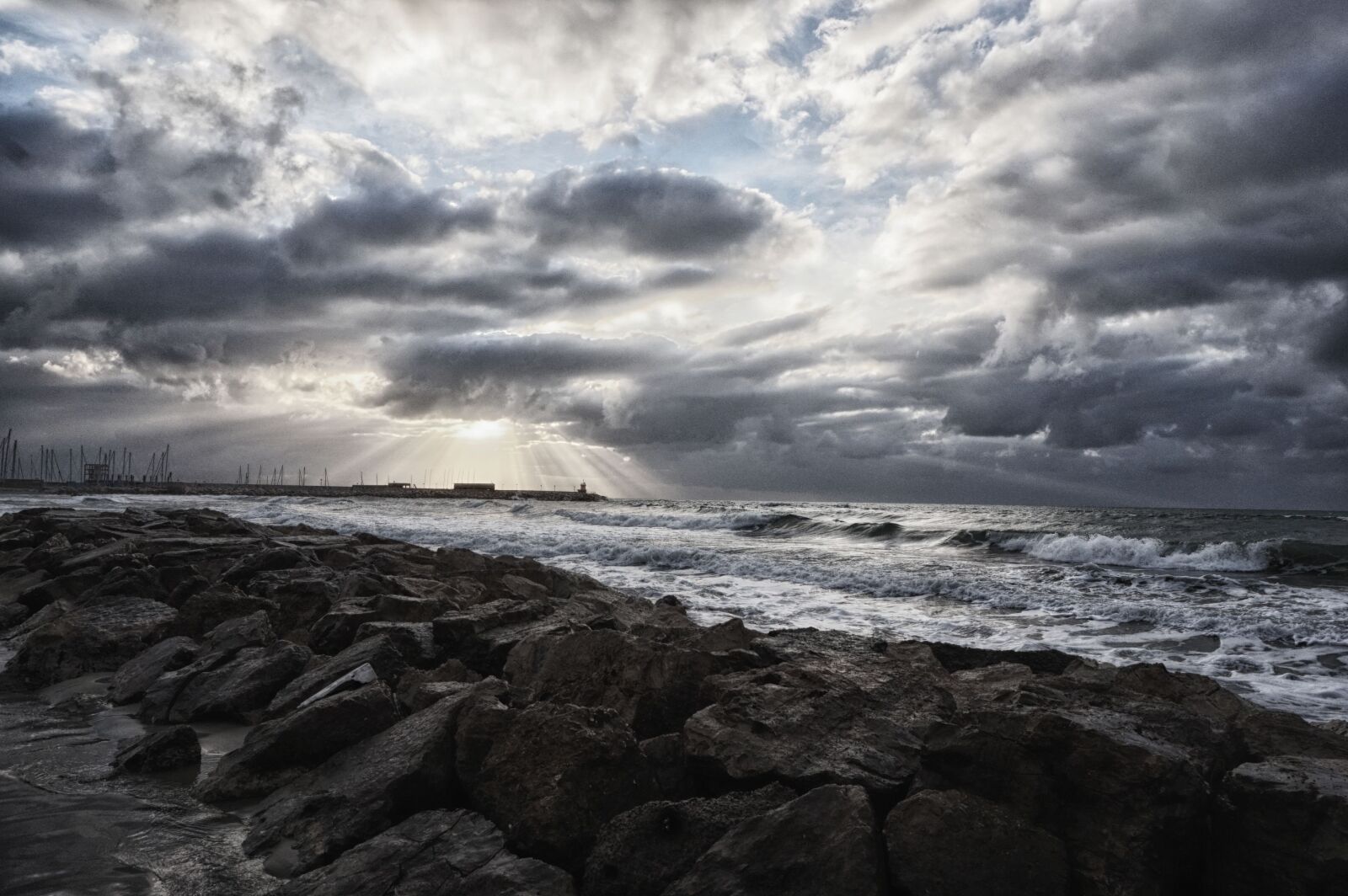 Sony Alpha a5000 (ILCE 5000) sample photo. Sea, winter, clouds photography