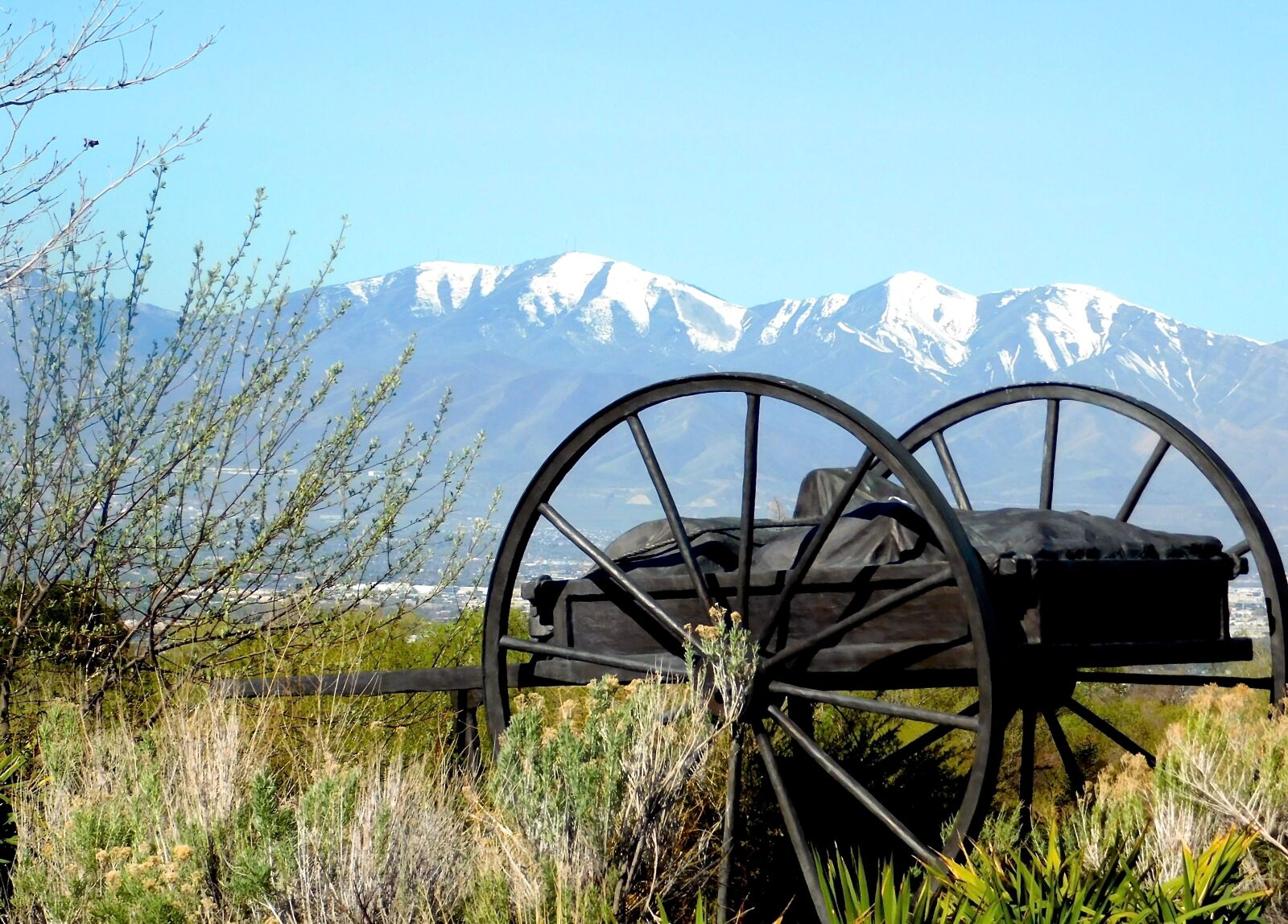 Nikon Coolpix L840 sample photo. Snow capped mountains, wagon photography