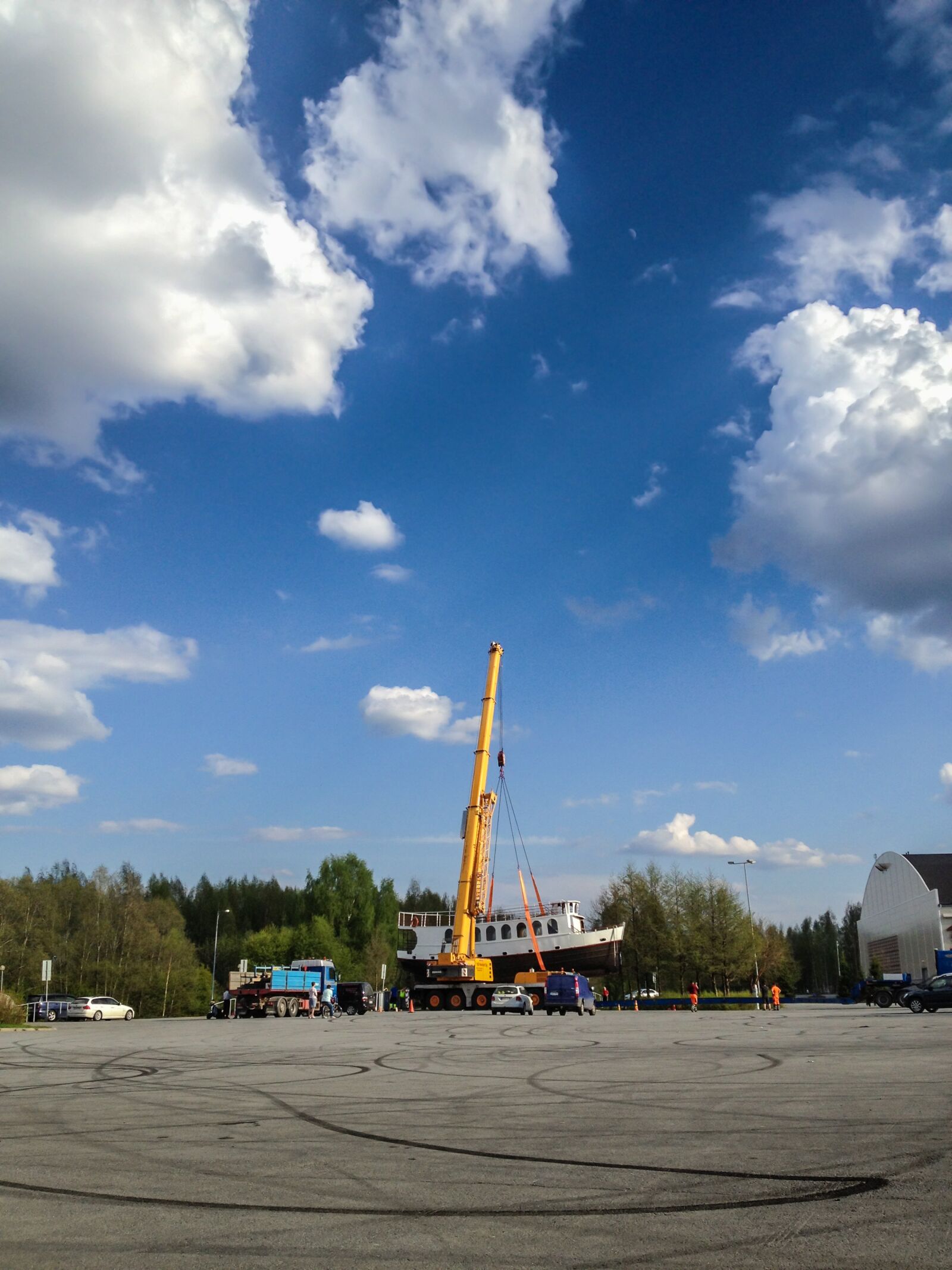 Apple iPhone 4S sample photo. Ship, shiplifting, raise photography
