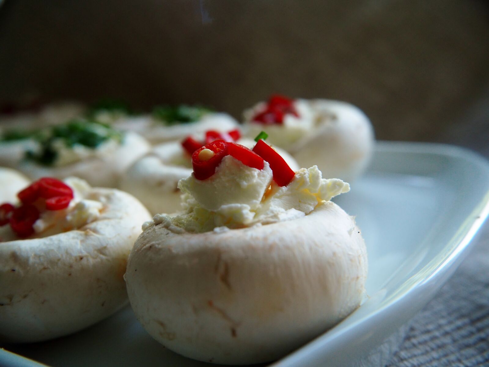 Olympus OM-D E-M10 sample photo. Mushrooms, cook, kitchen photography