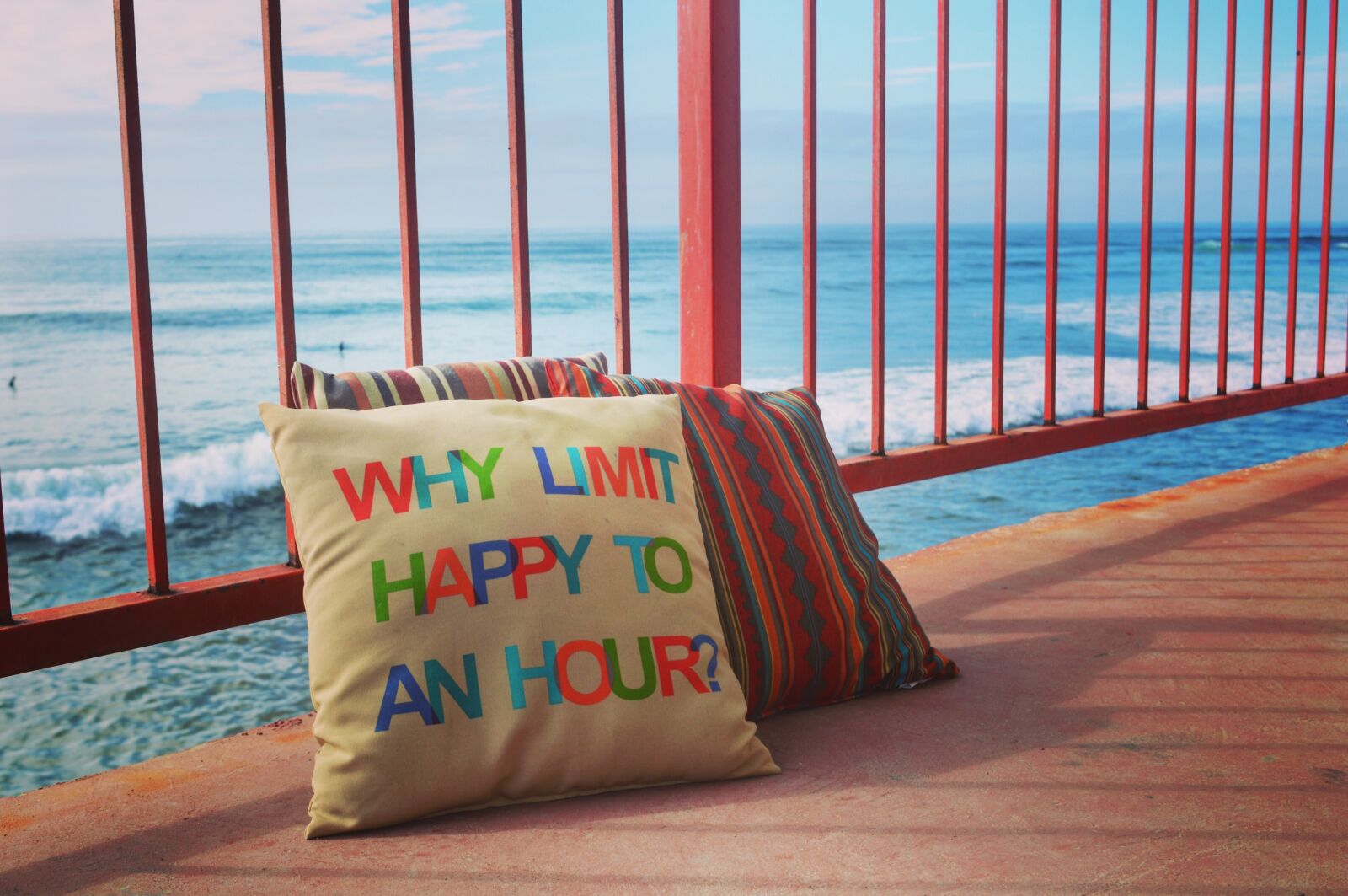 Nikon D3200 sample photo. Ocean, pillow, happyhour photography