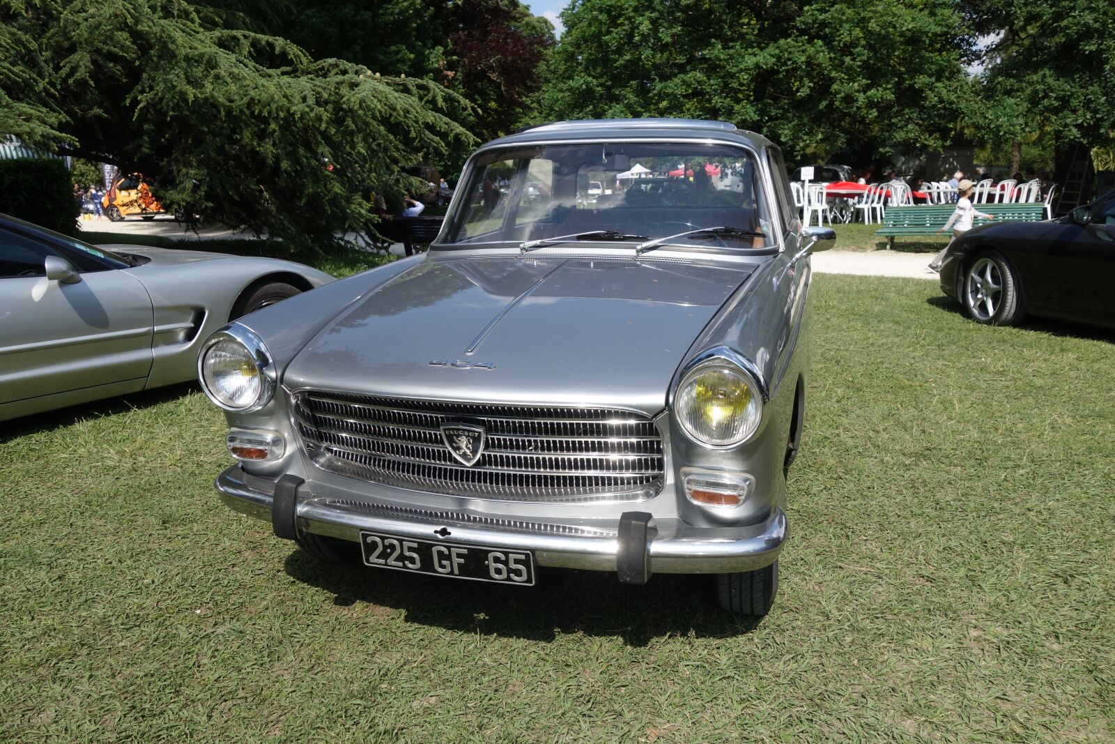 Sony Cyber-shot DSC-RX100 II sample photo. Old car, peugeot, 404 photography