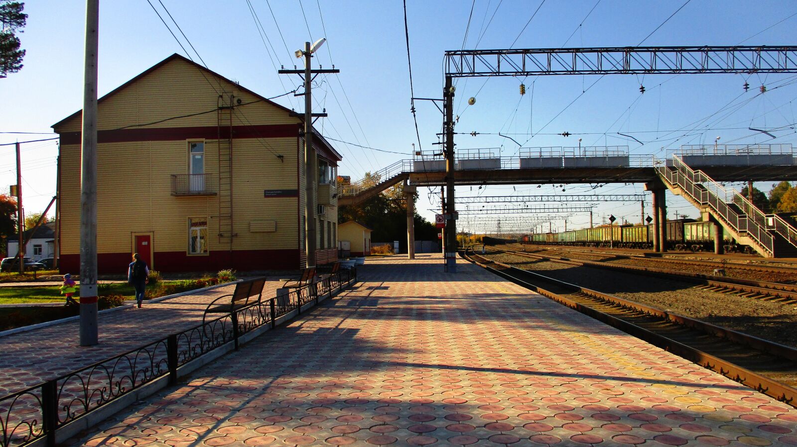 Canon IXUS 185 sample photo. Station, track, tile photography