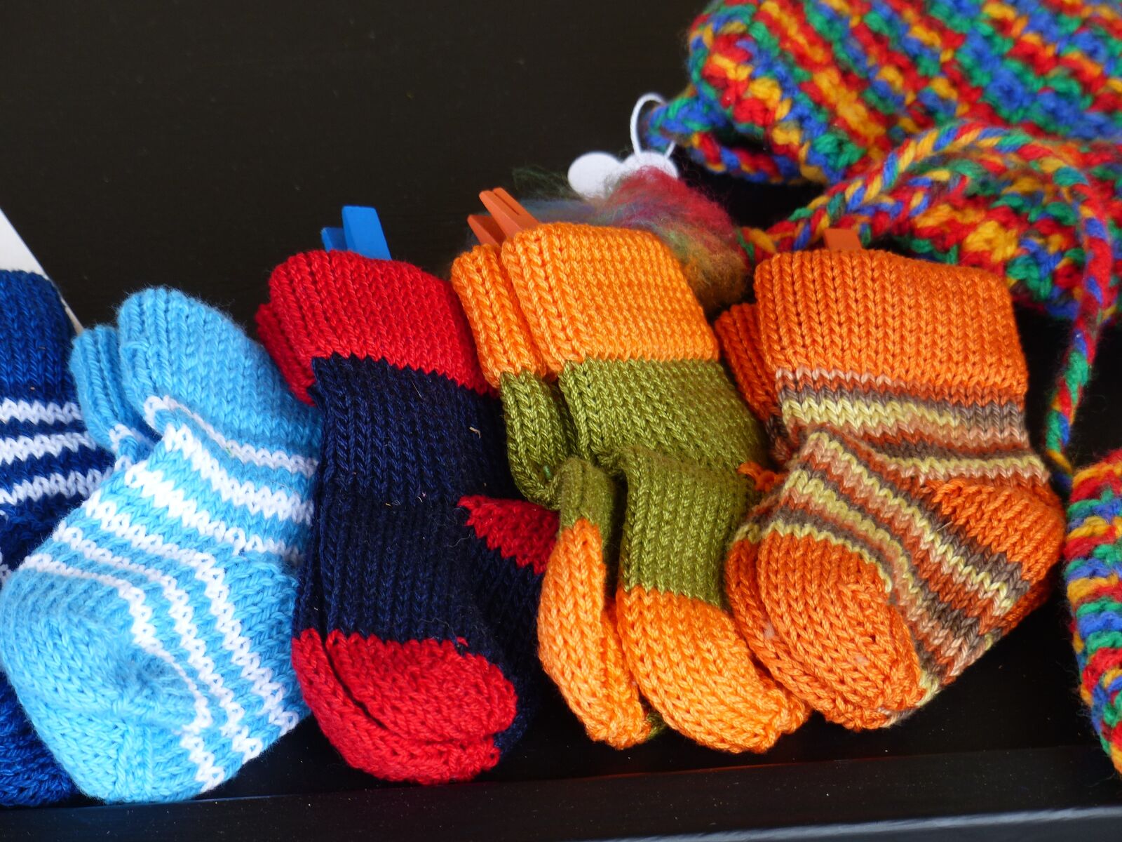 Panasonic Lumix DMC-FZ200 sample photo. Socks, knitted, colorful photography