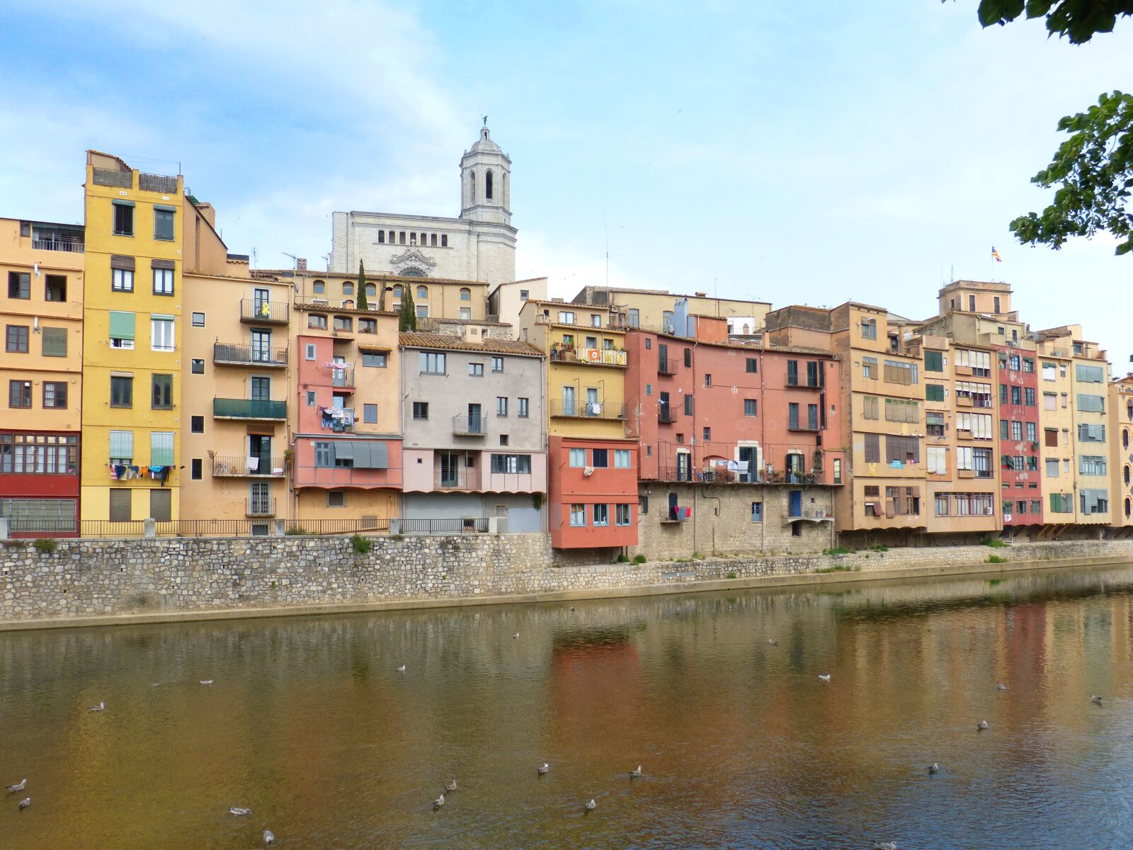 Panasonic DMC-FZ62 sample photo. Girona, facades, landscape photography