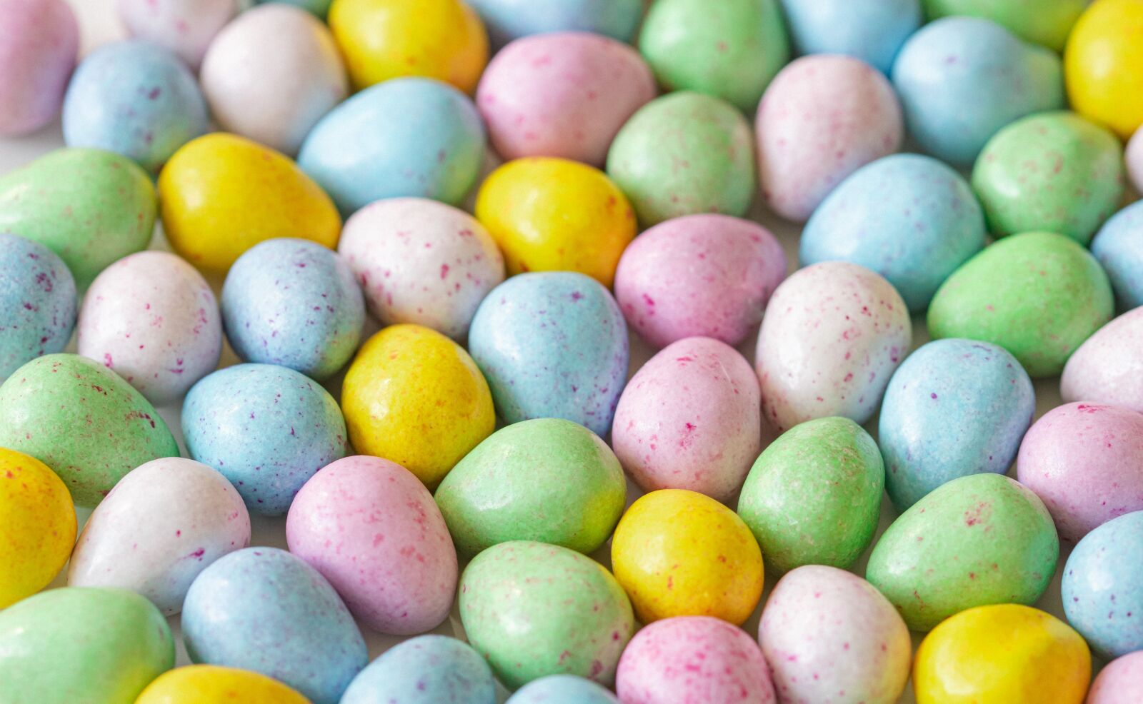 105mm F2.8 sample photo. Easter, eggs, easter eggs photography