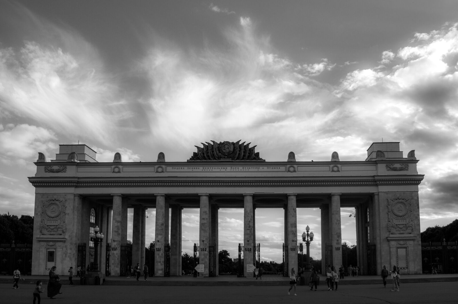 Sony DT 18-55mm F3.5-5.6 SAM II sample photo. Arch, sky, clouds photography