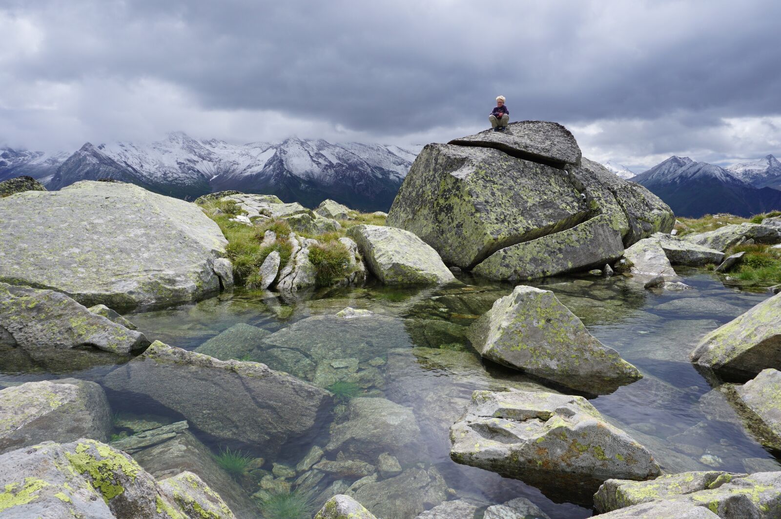 Sony a6000 sample photo. Child, mountain, lake photography