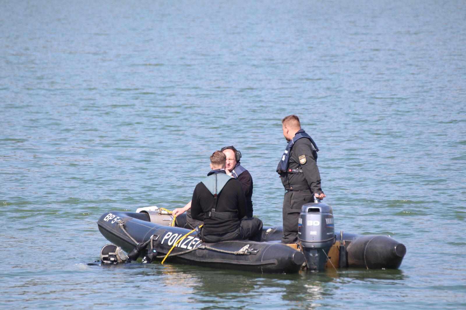 Canon EOS 700D (EOS Rebel T5i / EOS Kiss X7i) sample photo. Police, divers, boat photography