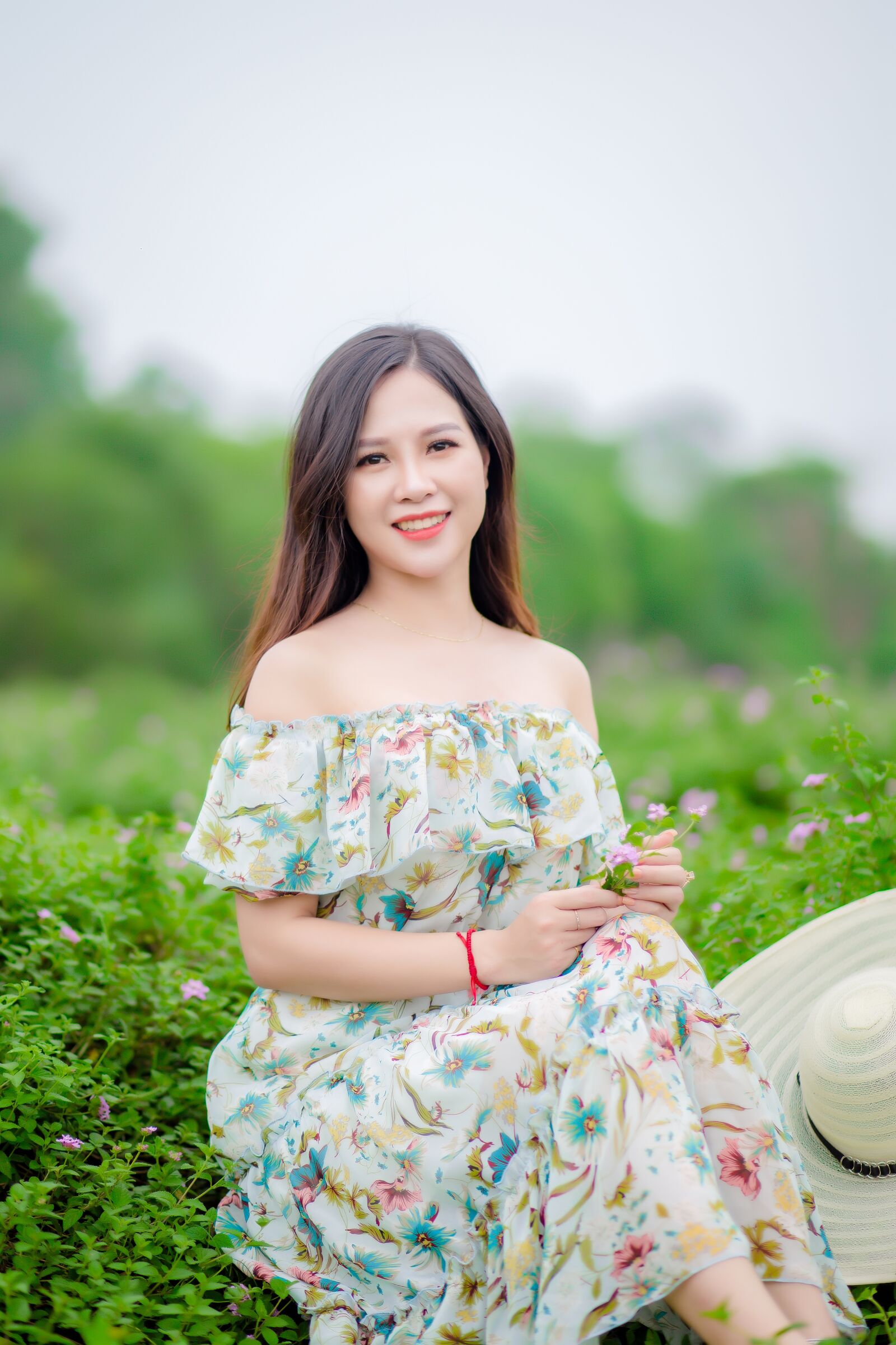 Canon EF 85mm F1.8 USM sample photo. Flower fields, girl, smile photography