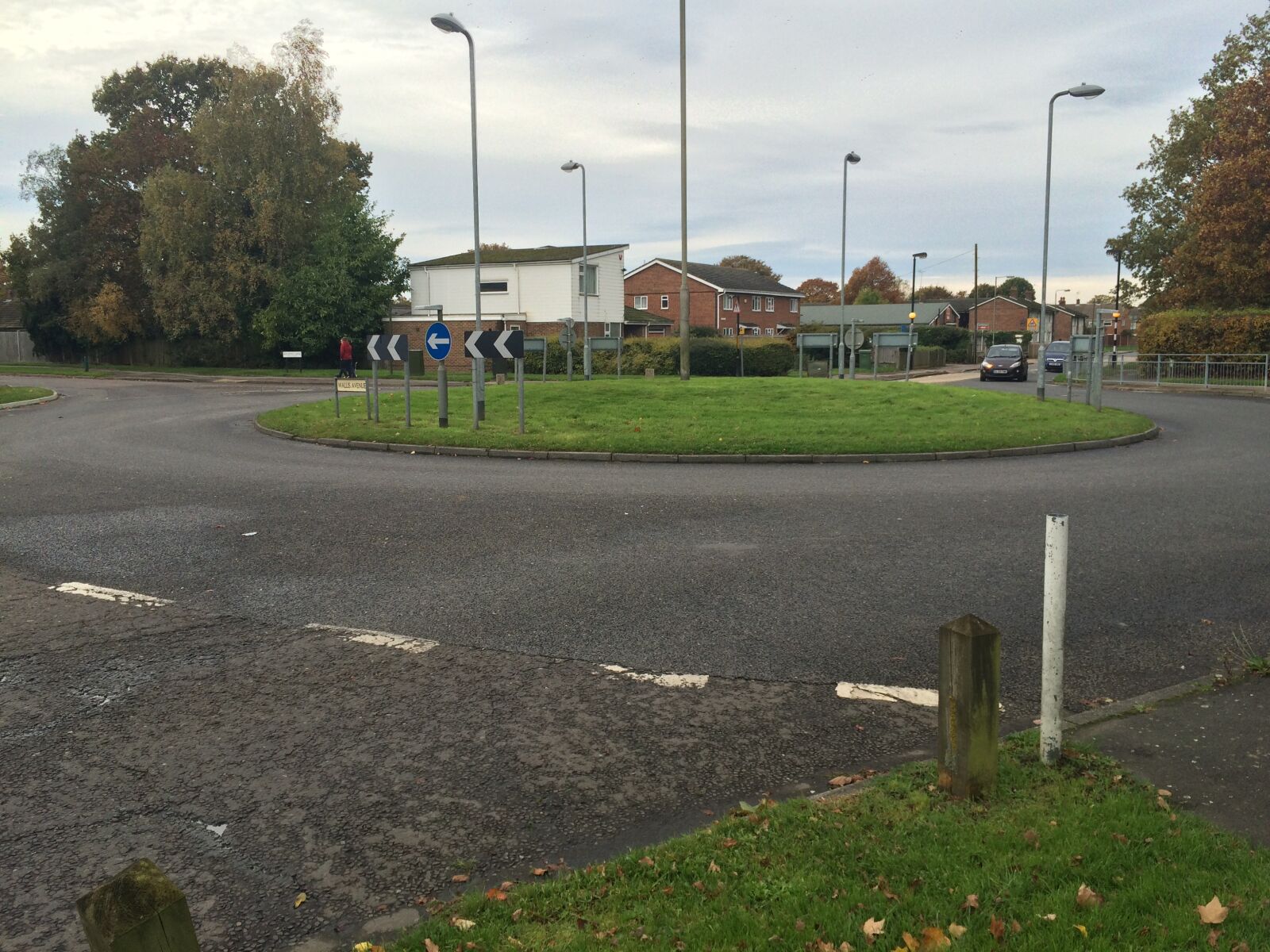 iPhone 5s back camera 4.15mm f/2.2 sample photo. Road, roundabout photography