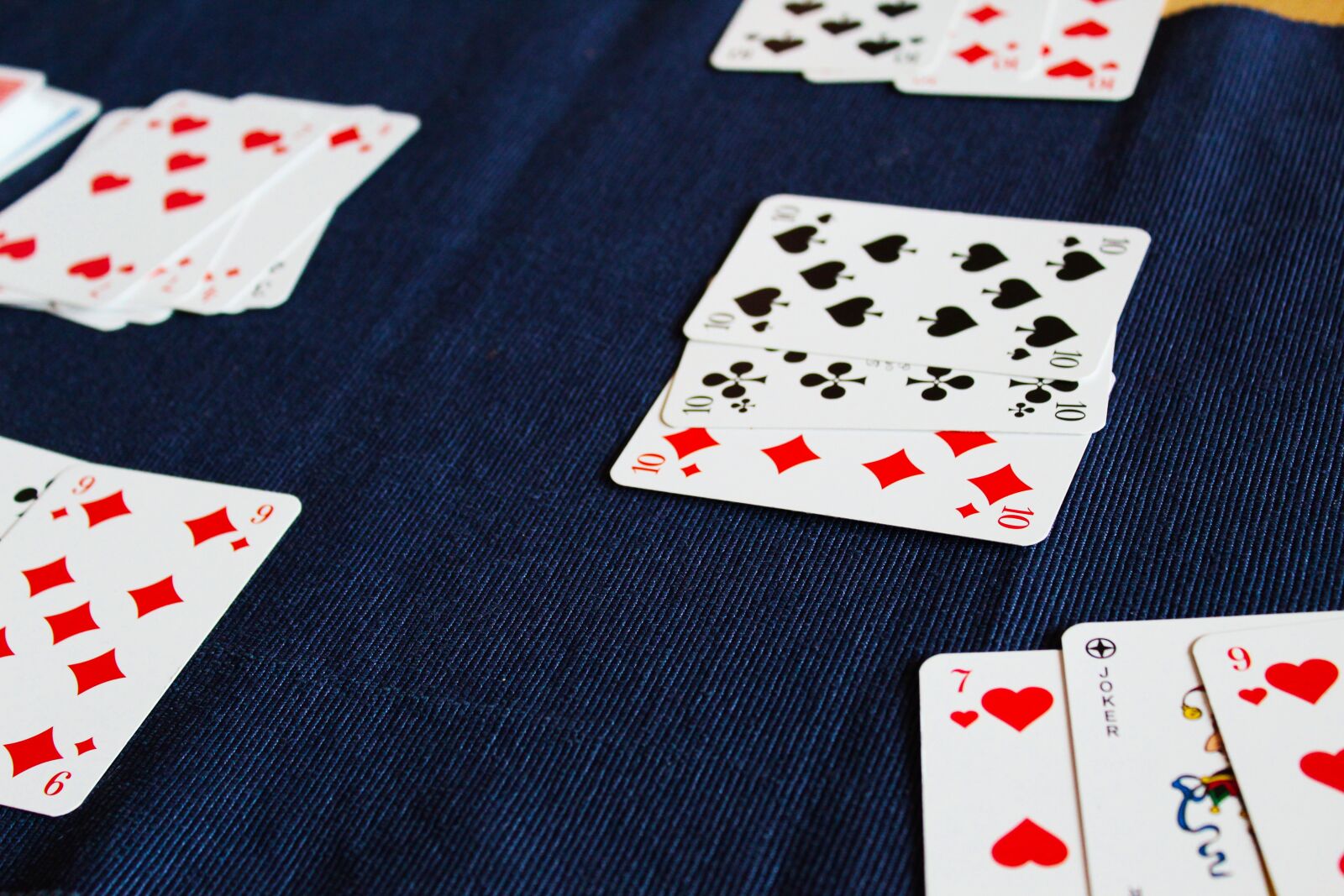 Canon EOS 1300D (EOS Rebel T6 / EOS Kiss X80) sample photo. Card game, romme photography