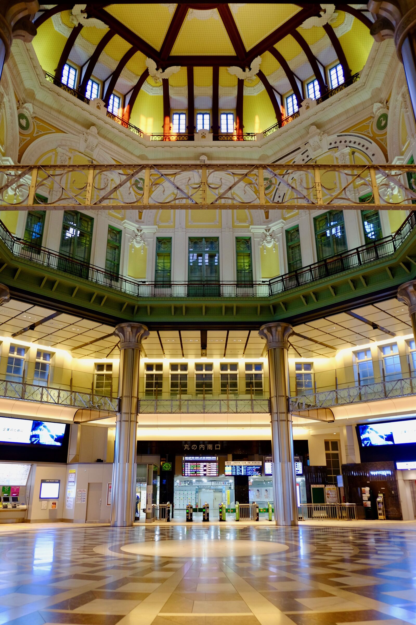 Fujifilm X-T10 sample photo. Station, arch, beautiful building photography