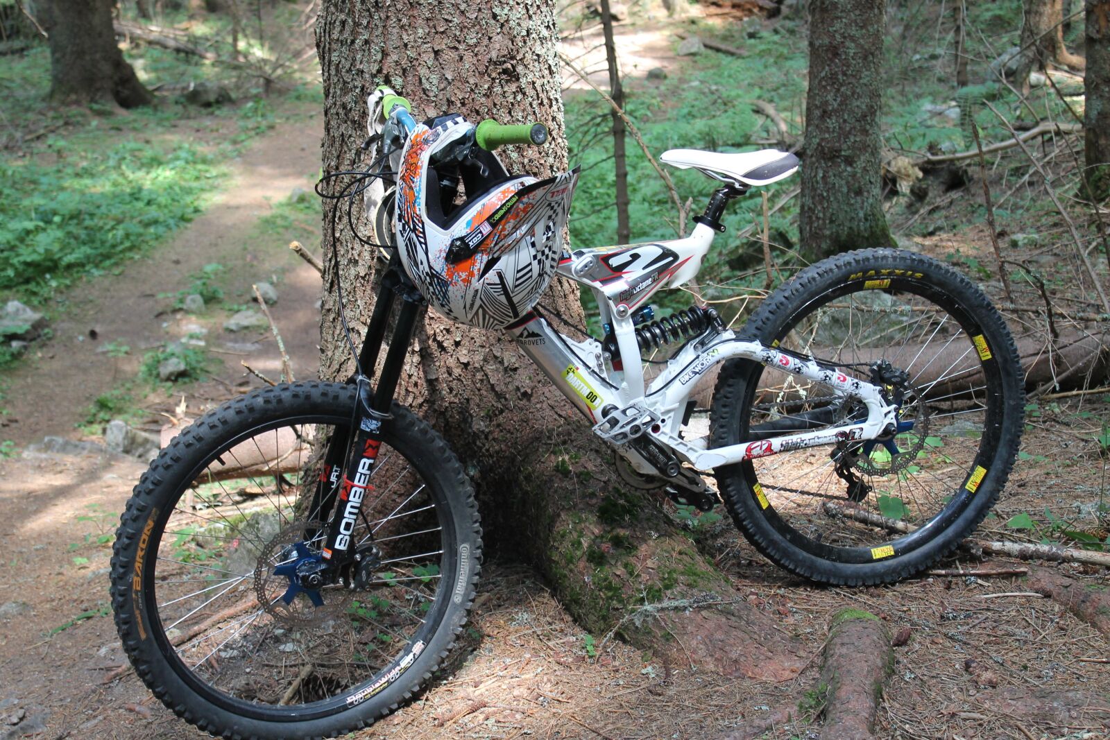 Canon EOS 1100D (EOS Rebel T3 / EOS Kiss X50) sample photo. Wheel, mountain, helmet photography