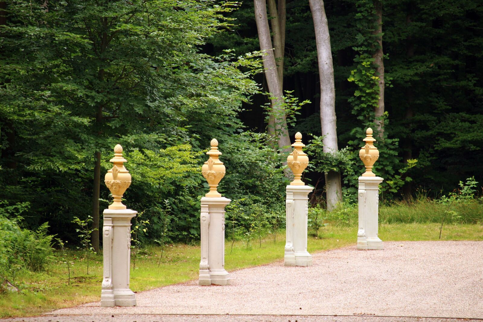Canon EOS 100D (EOS Rebel SL1 / EOS Kiss X7) sample photo. Ludwigslust-parchim, castle park, kaisersaal photography
