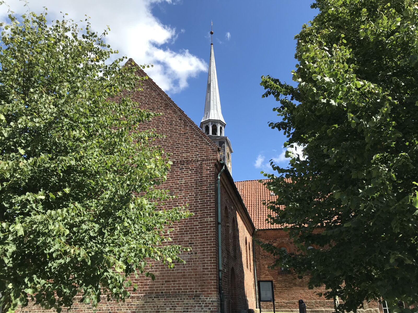 iPhone 7 back camera 3.99mm f/1.8 sample photo. Church, sky, building photography