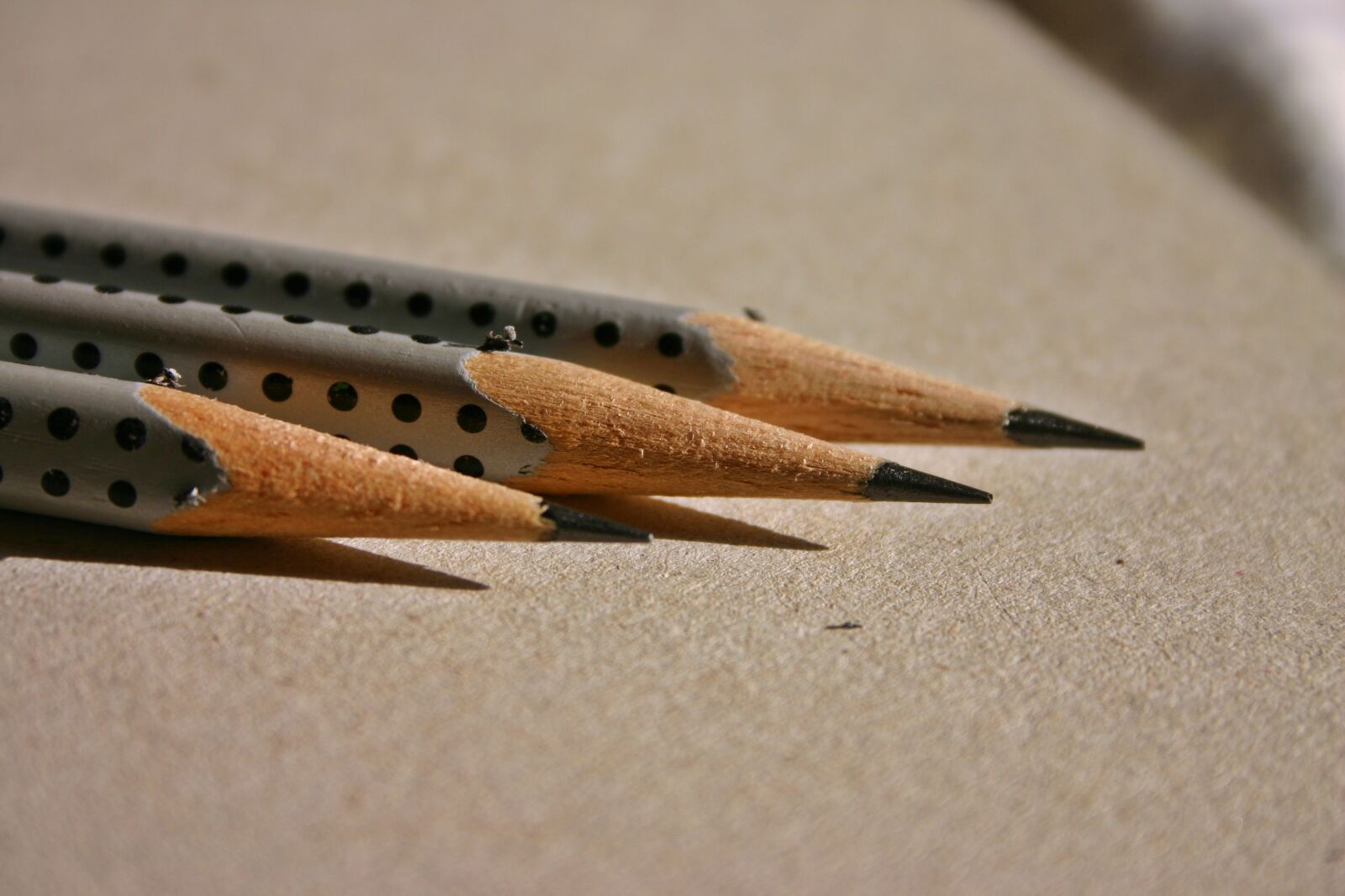 Canon EOS 300D (EOS Digital Rebel / EOS Kiss Digital) sample photo. Pencils, pen, write photography