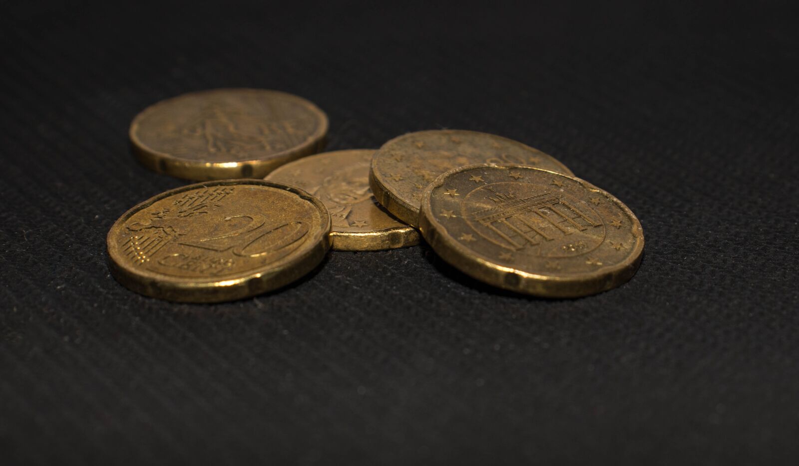 Canon EOS 800D (EOS Rebel T7i / EOS Kiss X9i) sample photo. Euro, money, currency photography