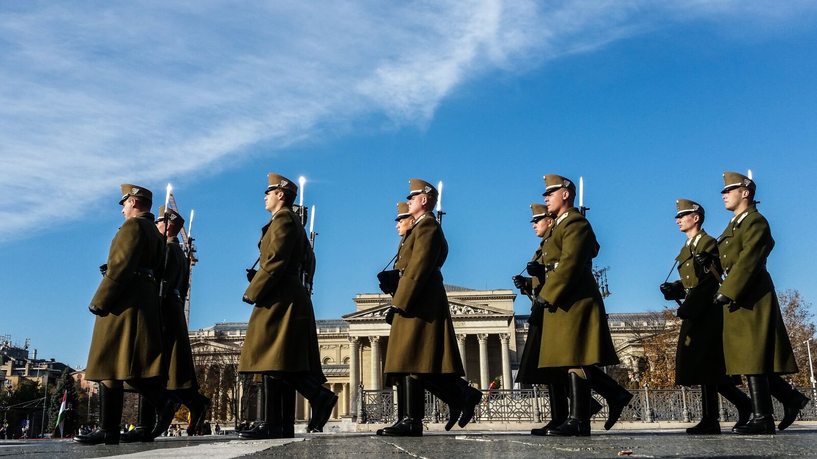 Samsung Galaxy S5 sample photo. Budapest, soldiers, marching photography