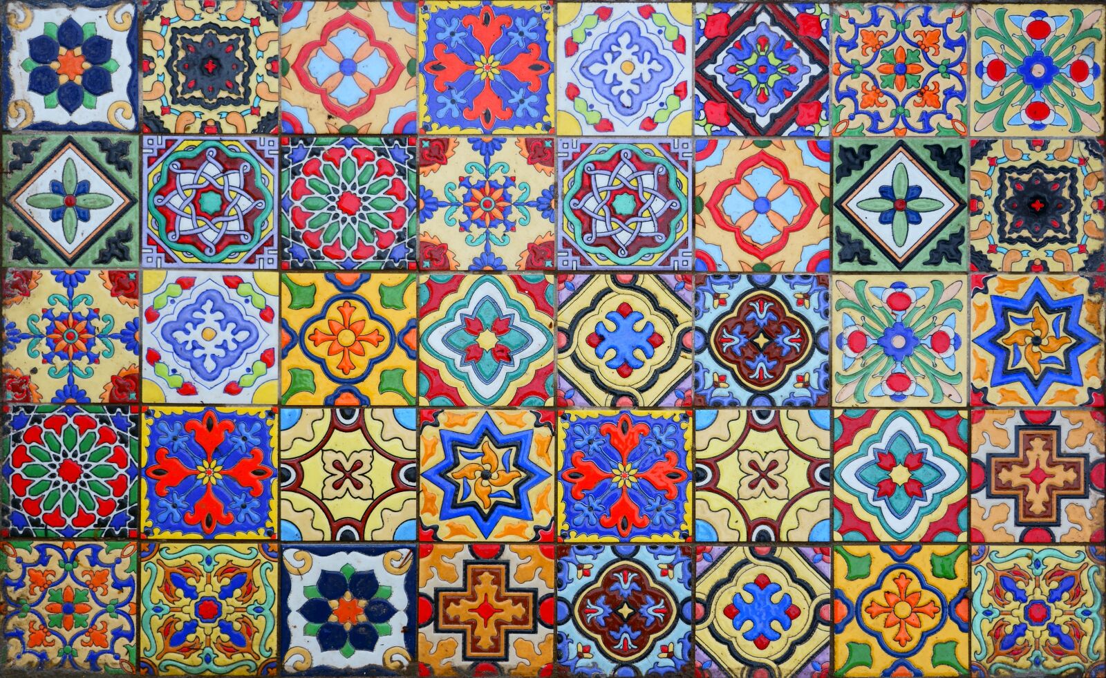 Sony FE 24-105mm F4 G OSS sample photo. Pattern, tile, various colors photography