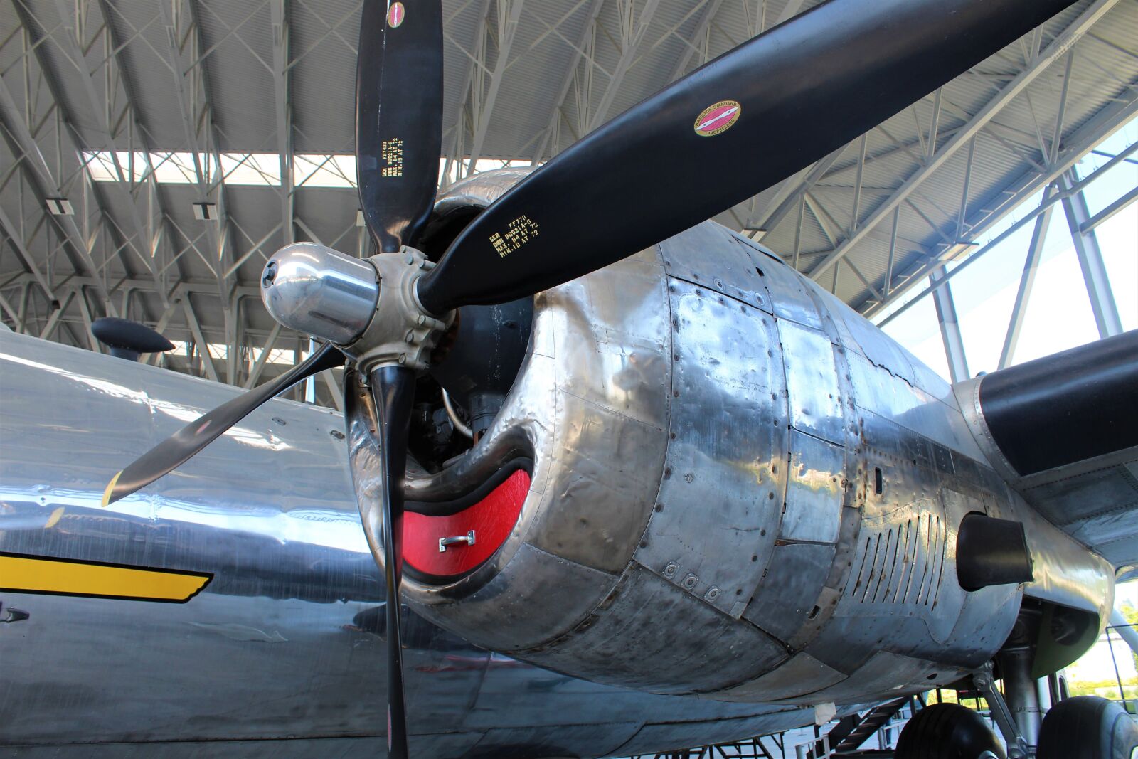 Canon EOS 1300D (EOS Rebel T6 / EOS Kiss X80) sample photo. Bomber, military, propeller photography