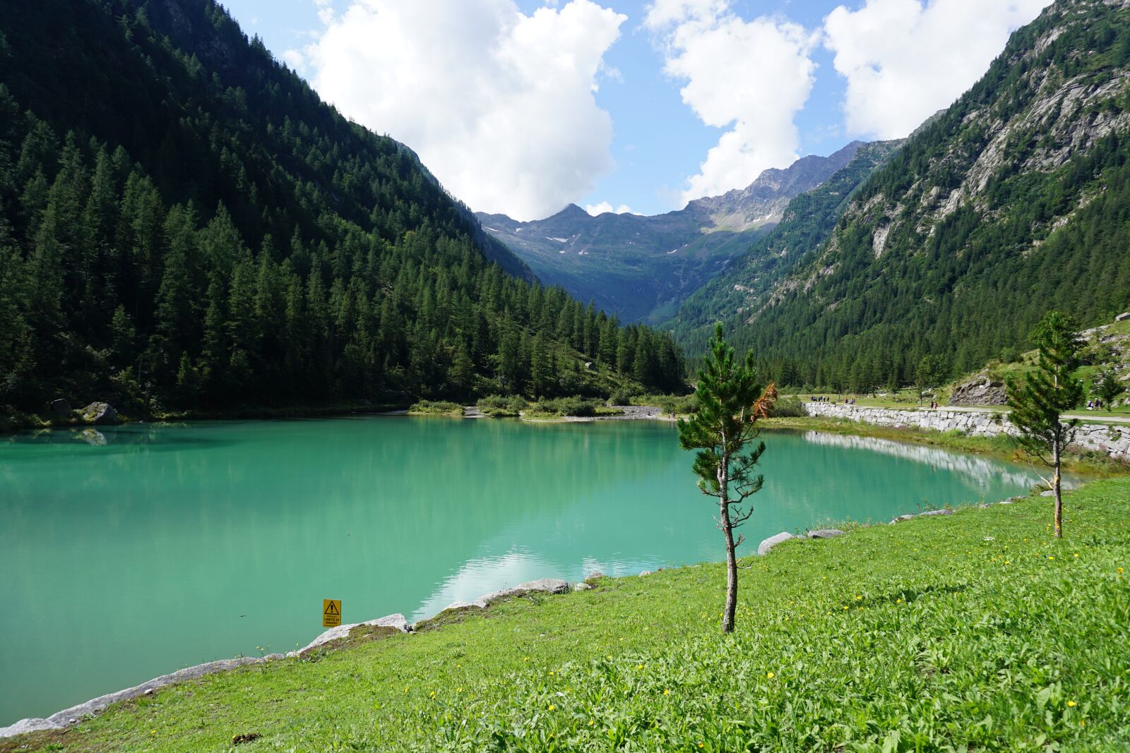 Sony E 16-50mm F3.5-5.6 PZ OSS sample photo. Lake, mountain, water photography